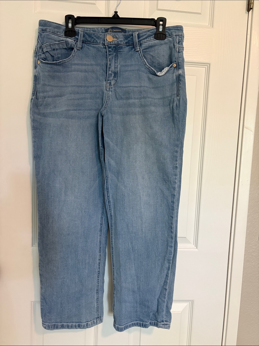 Democracy Light Wash Women’s Jeans - Relaxed Fit - size 10
